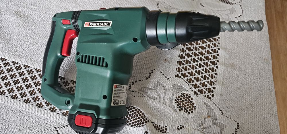 Narzędzia mały majsterkowicz + wiertarka udarowa