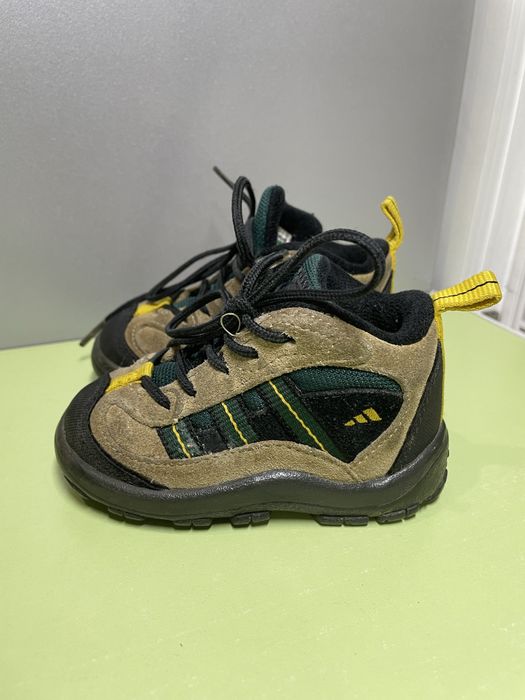 Дитячі ботинки -кеди в гарному стані