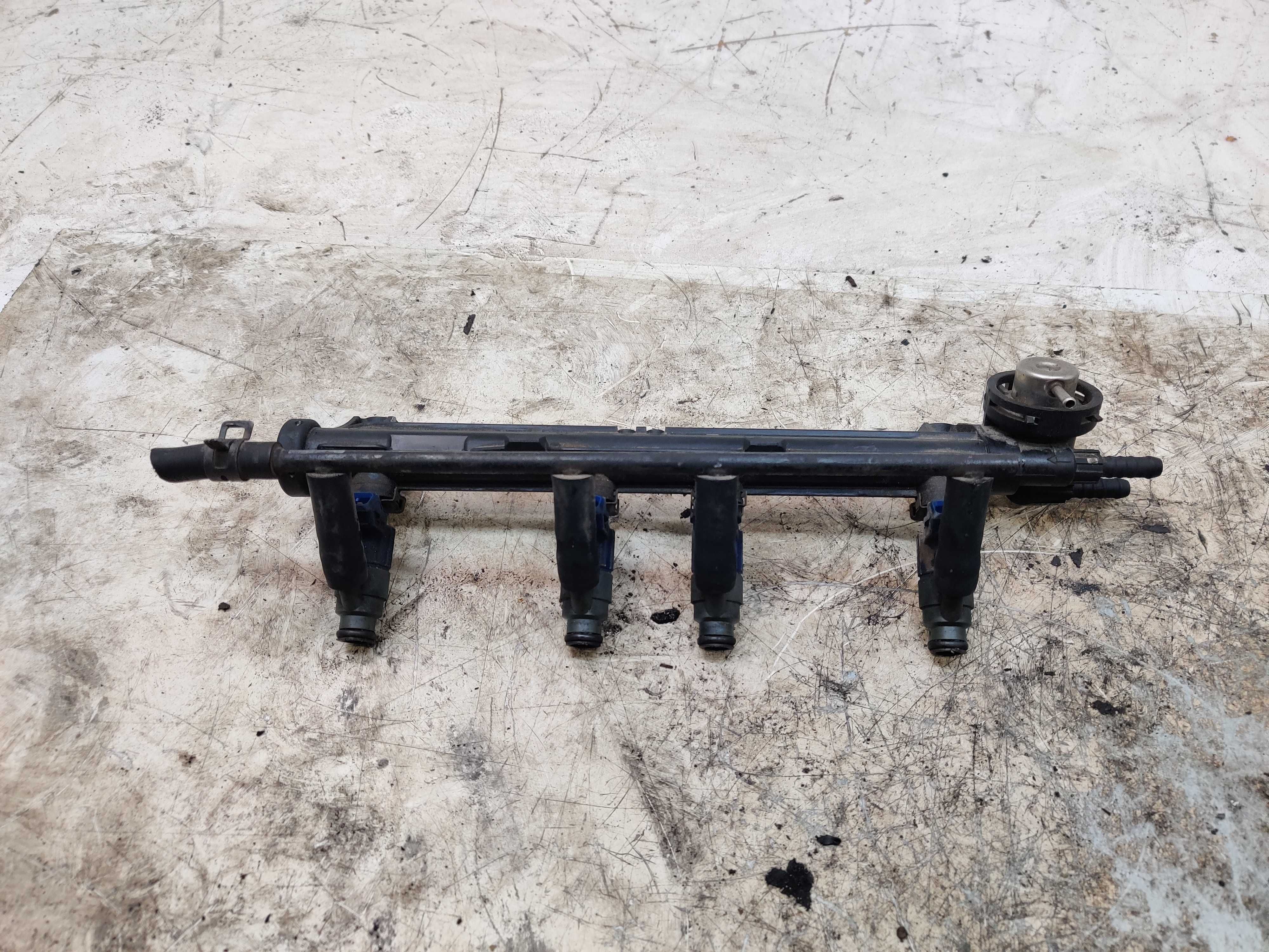 Volkswagen VW Audi 2.0 1999 - 2000 Listwa Wtryskowa