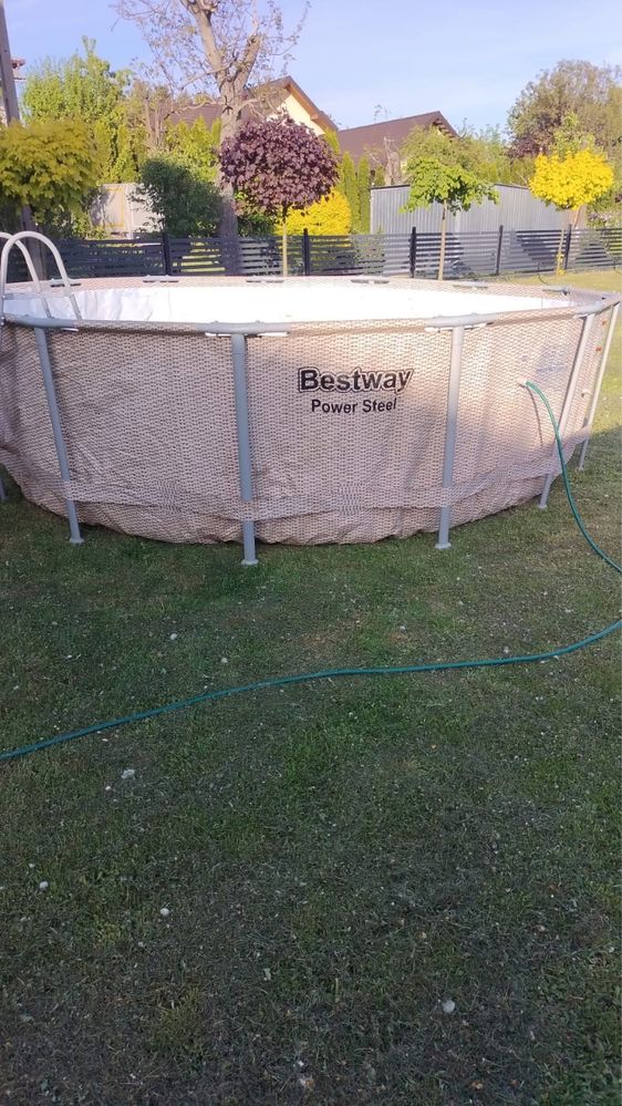 Basen bestway ze stelażem z drabinka