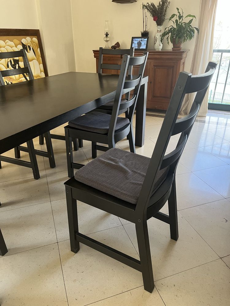 Mesa de jantar preta