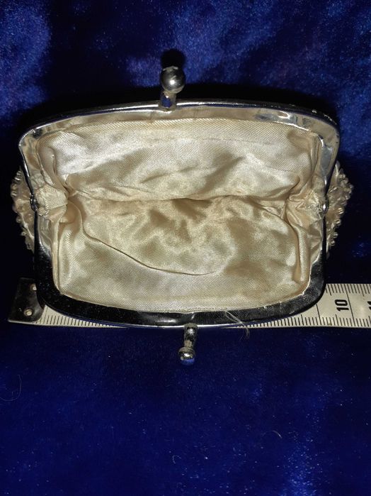 Mala de Senhora toda em Missangas