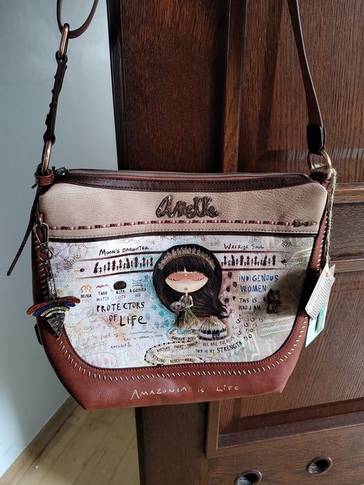 Anekke Menire z brelokiem