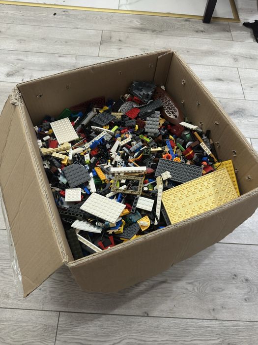 Продам 10 кг LEGO — дуже багато різних деталей, фігурки, техніка,тощо