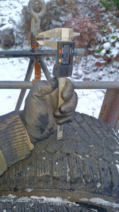 Opony na śnieg -  Continental Conti-Ice-Contact 235/60 R16 - cena 4szt