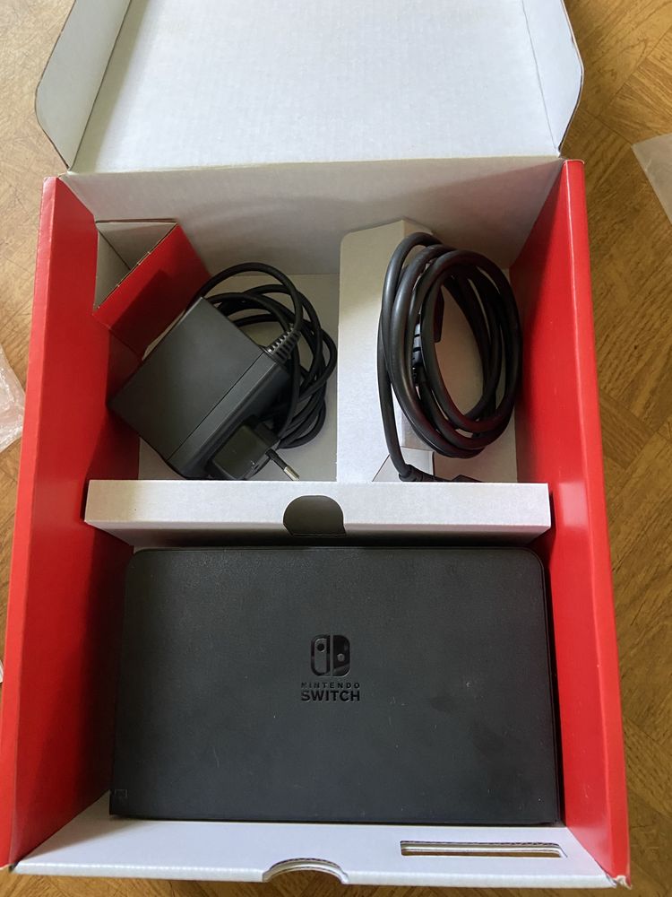 Konsola NINTENDO Switch OLED Model Czerwono-Niebieski