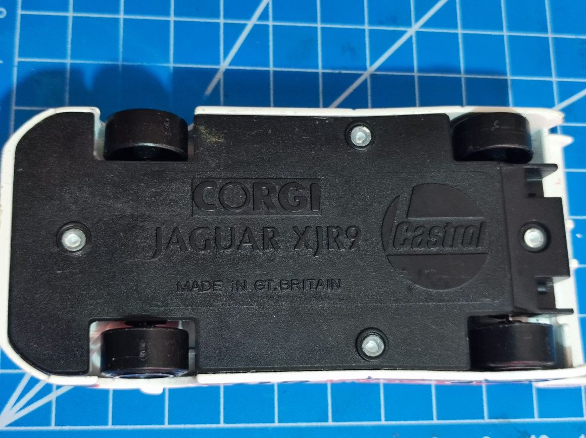 Corgi Jaguar XJR9 Castrol