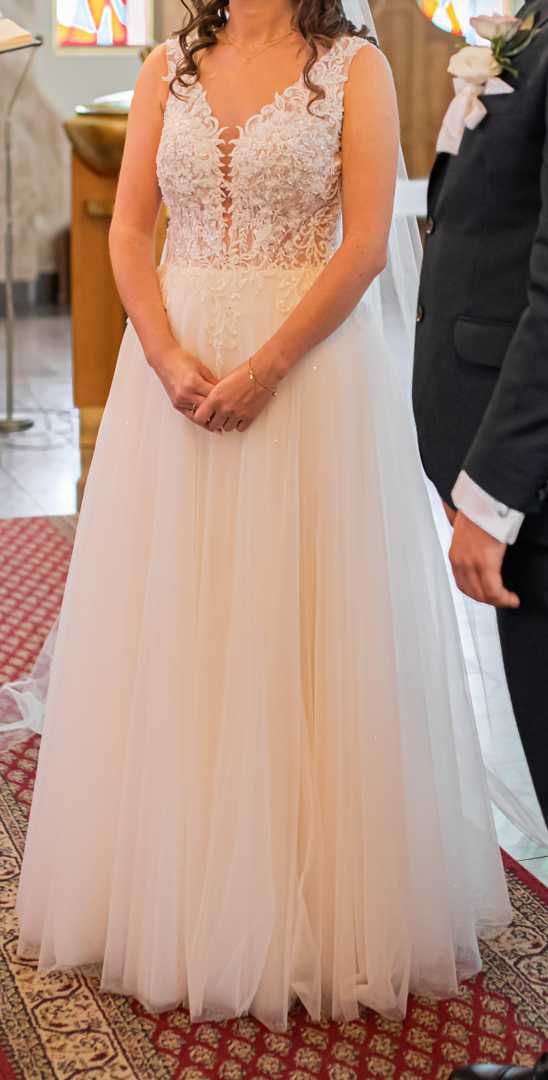 Suknia ślubna - fason literki A, w kolorze delikatnej brzoskwini
