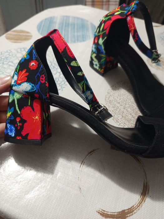 Босоніжки стильні жіночі