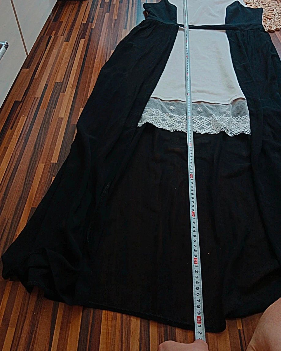 Prześliczna sukienka z długą peleryną, optycznie wyszczuplająca. R.XL