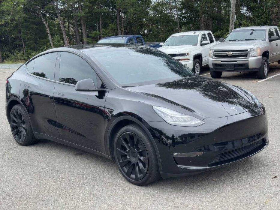 Tesla Model Y Long Range      2021