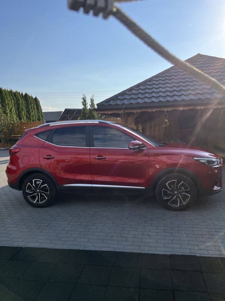 MG ZS Salon Polska