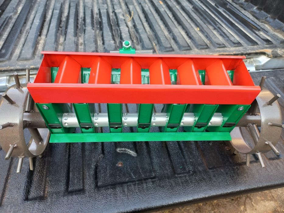 Сеялка ручная семирядная