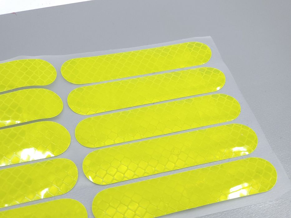 NOWE Paski odblaskowe naklejki seledynowe 10 szt. samoprzylepne