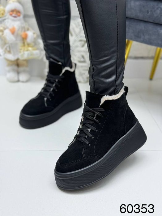 Жіночі шкіряні зимові черевики в кольорах