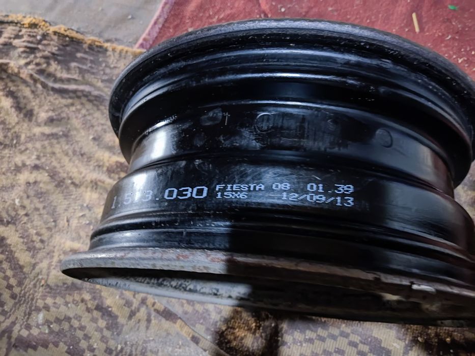 Felgi stalowe 15 ford fiesta + śruby+ kołpaki