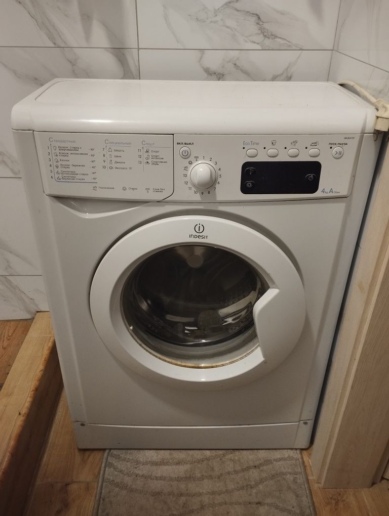 Стиральная машина Indesit узкая 30см