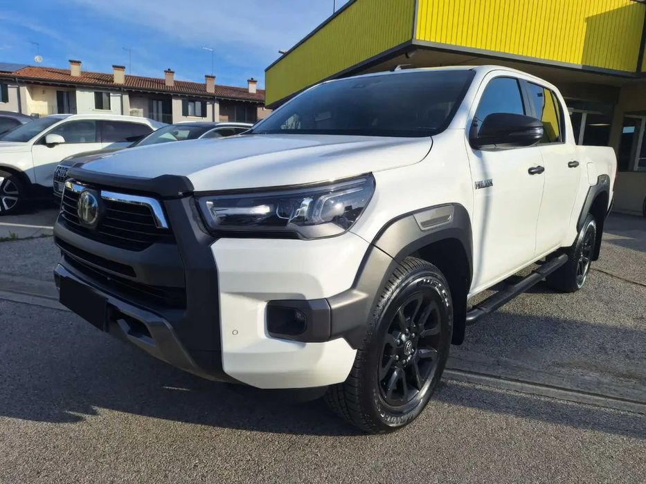 Toyota Hilux      2021