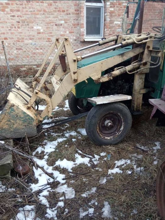 Трактор Т-25, фронтальний навантажувач