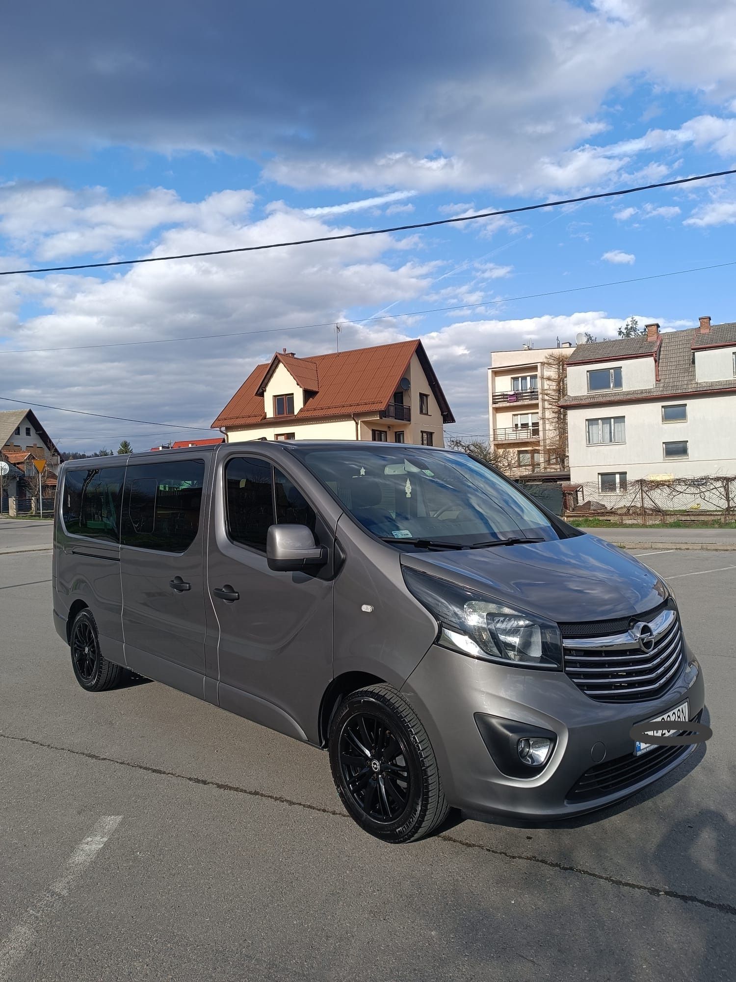 Sprzedam Opla Vivaro 9 os