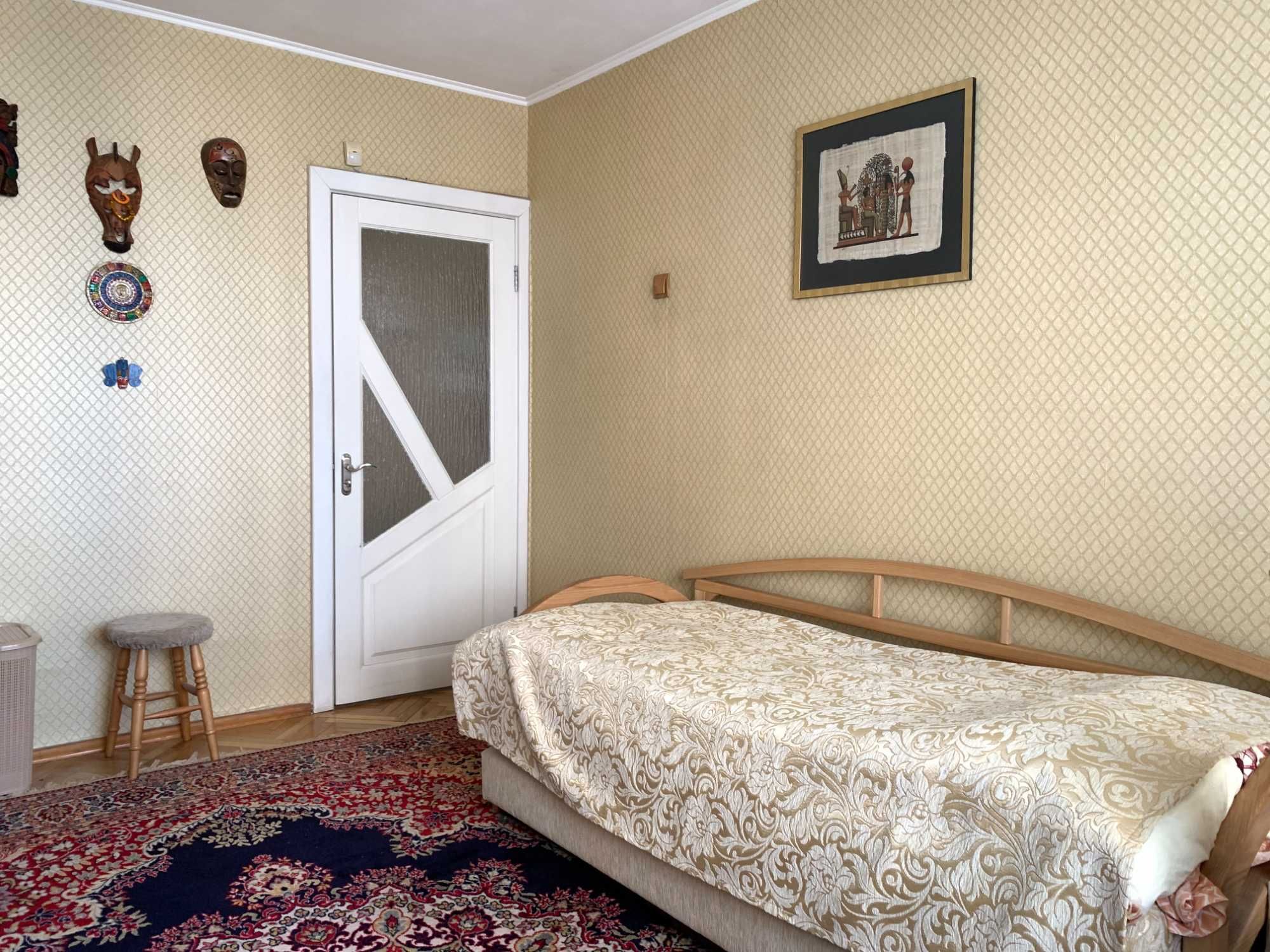 Без комиссии. Трехкомнатная квартира с ремонтом, Зверинецкая, Печерск
