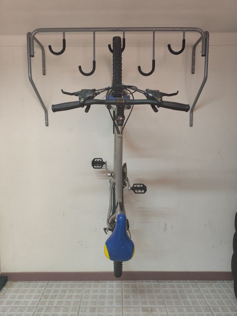 Vendo suporte de parede para bicicletas
