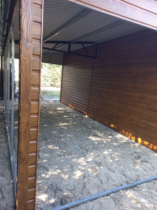 Garaż blaszany nowoczesny styl drewnopodobny