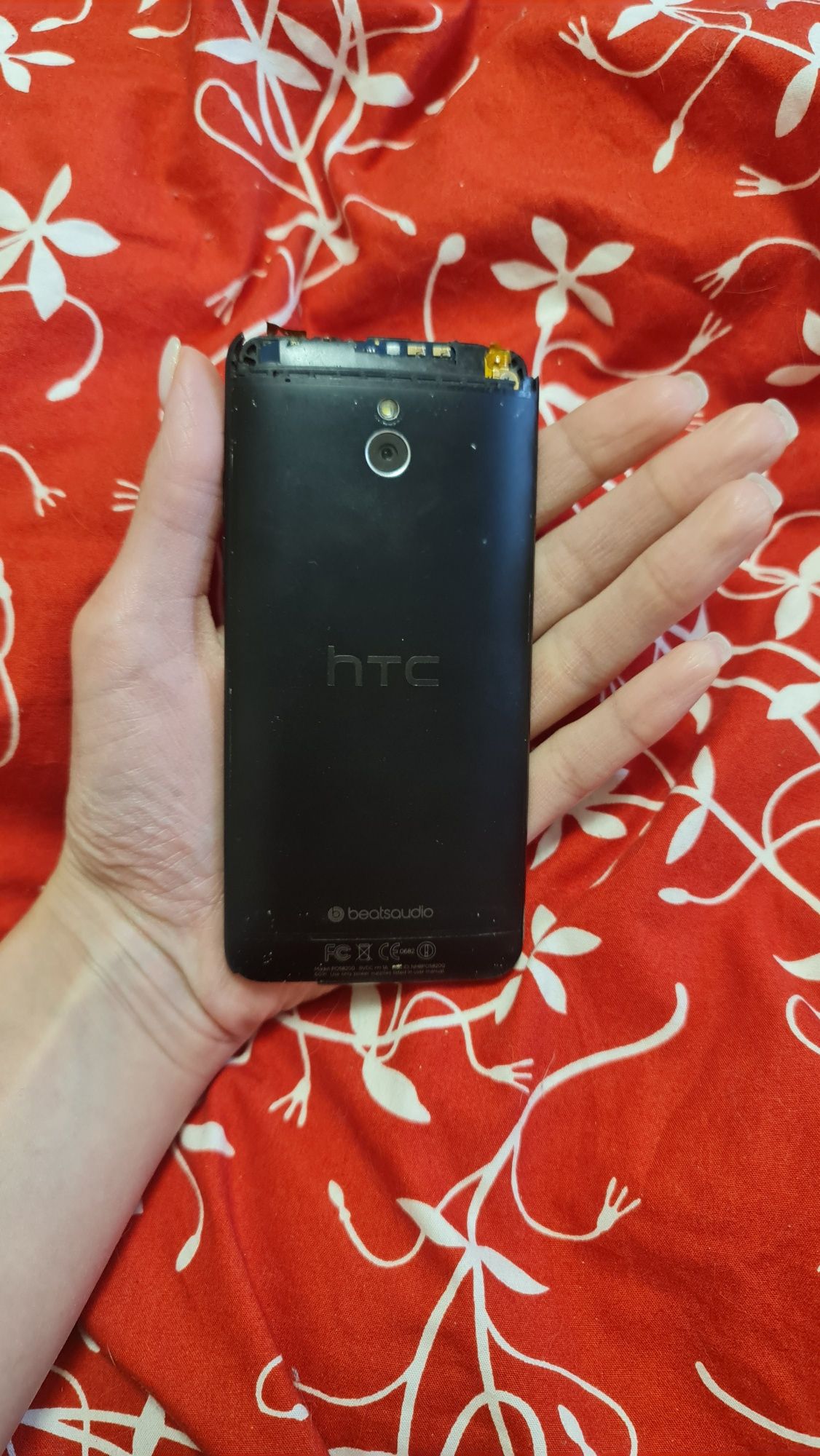 Продам телефон HTC one mini
