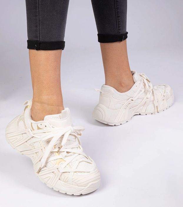 Beżowe sneakersy na masywnej podeszwie Telda