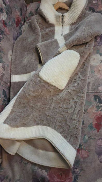 Оригінальна еко-шубка двостороння з капюшоном