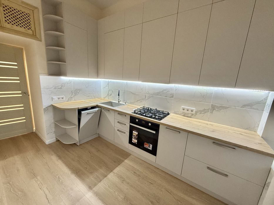 Продаж 2 кімнатної квартири в елітному районі вул. Кардинала Гузара