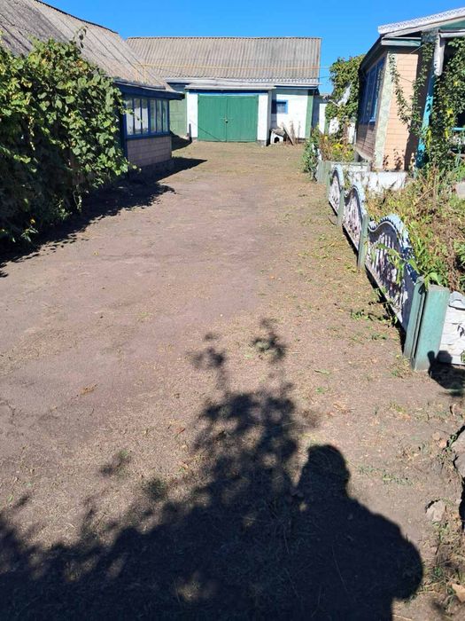 Продаєть дворище