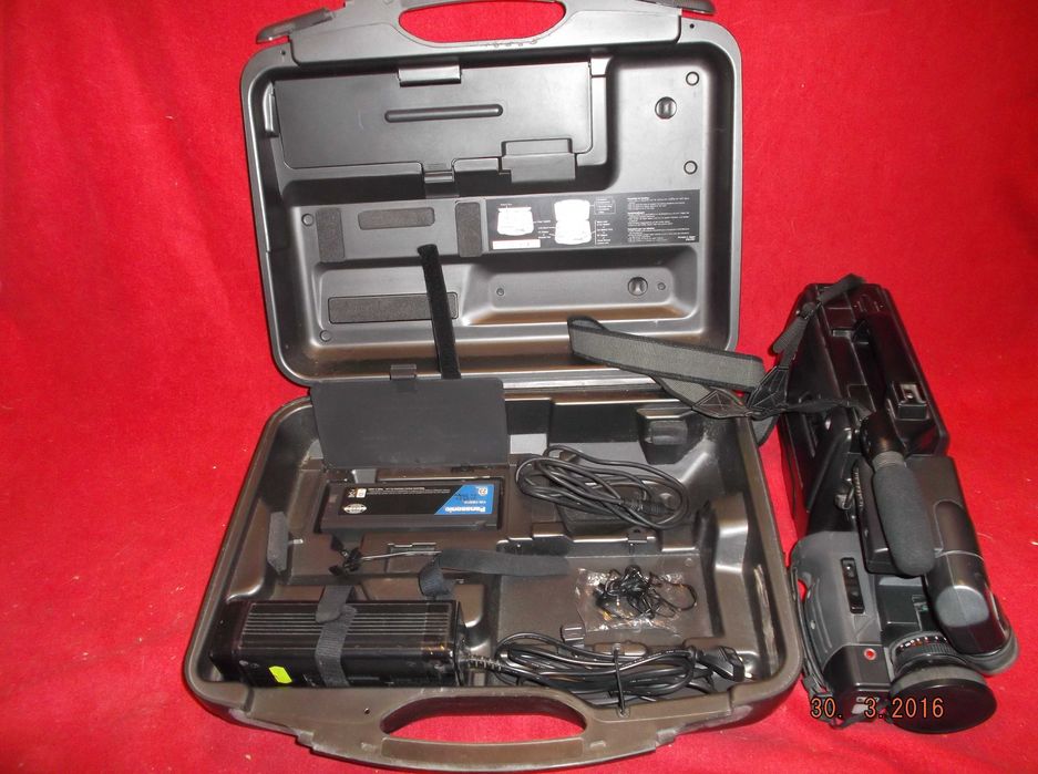 Видеокамера  VHS Panasonic M25