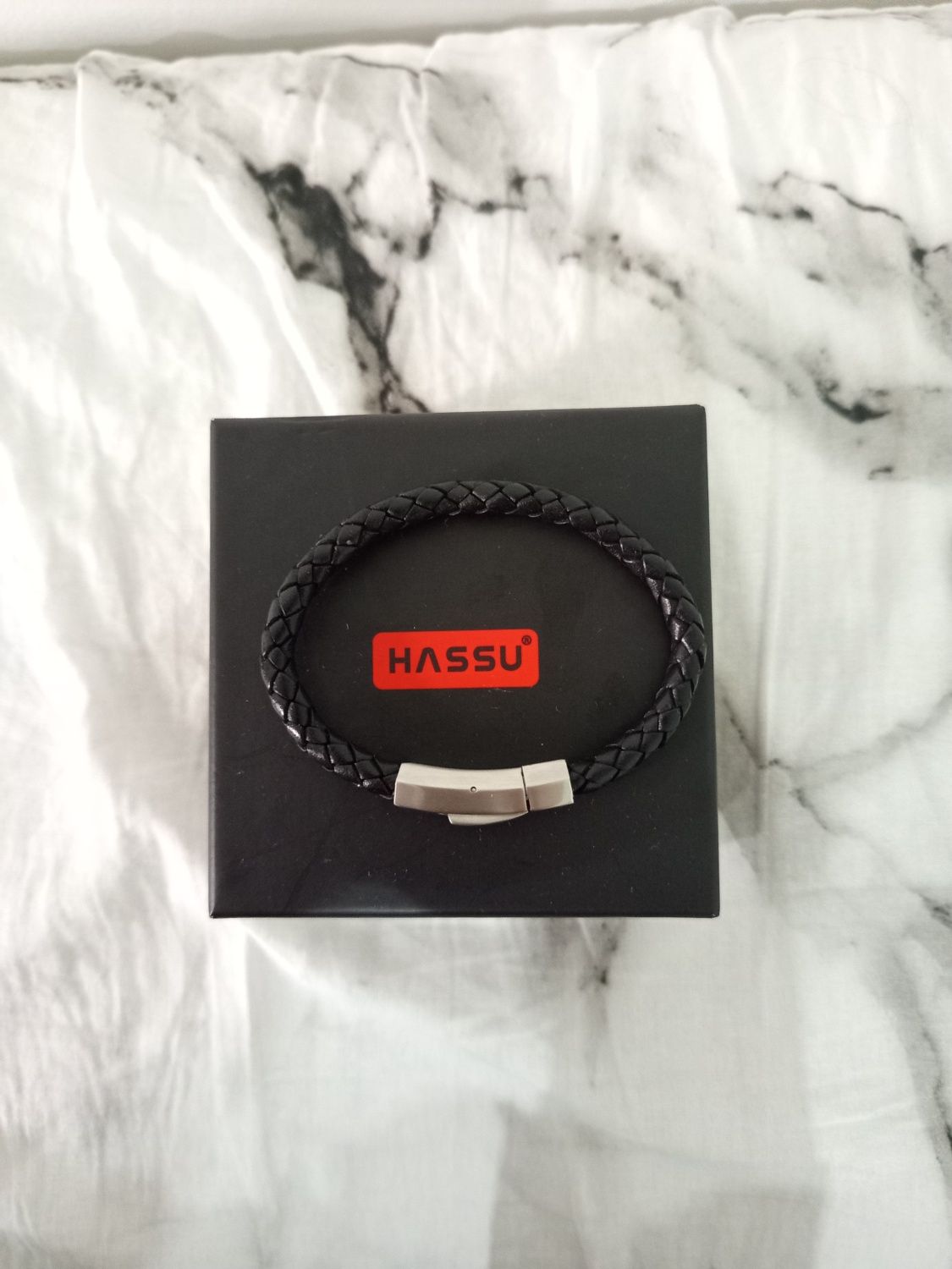 Pulseira em couro preto Hassu