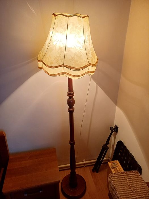 Komplet łóżko + szafki nocne + komoda + lampa