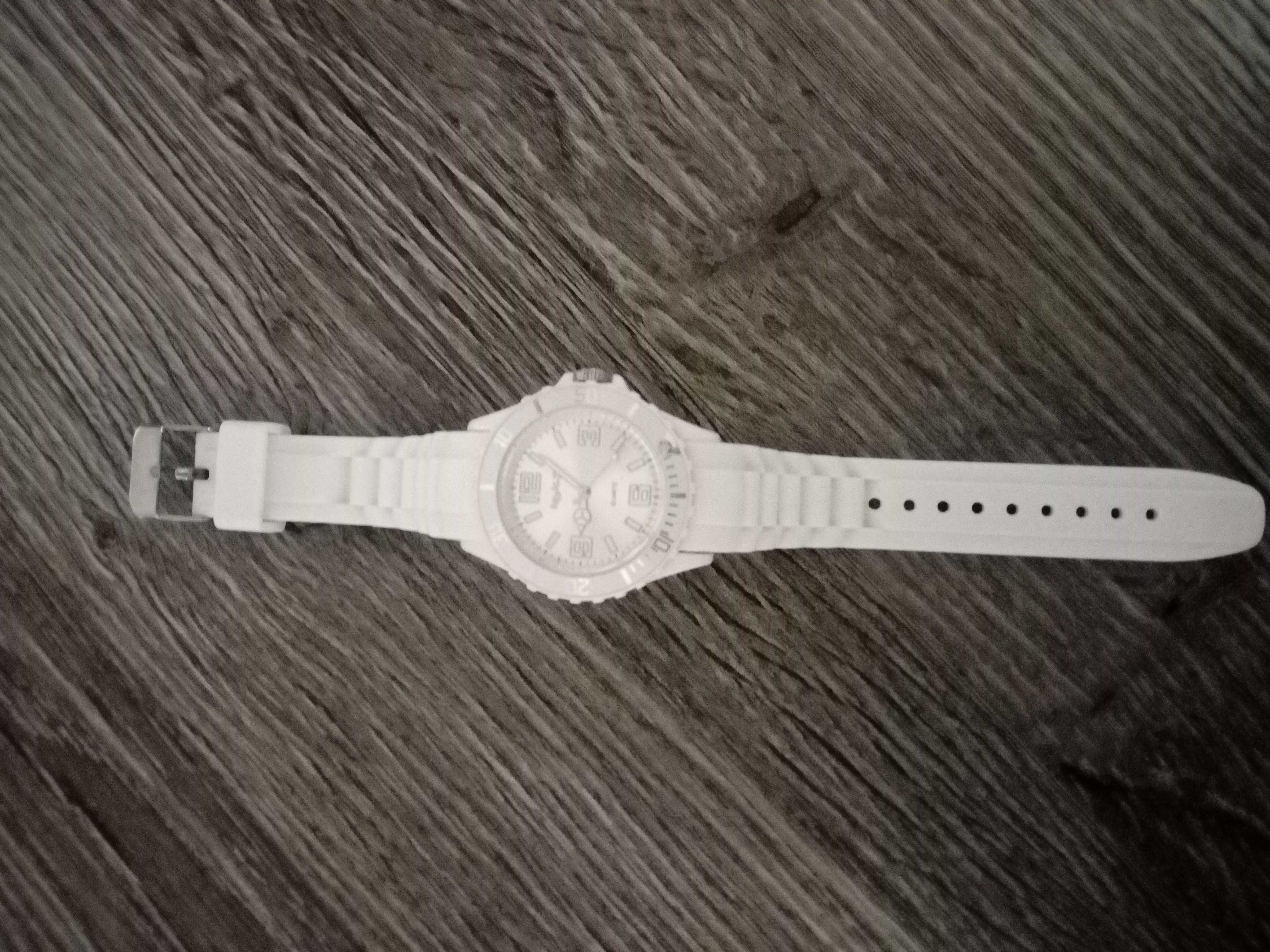 RELÓGIO de PULSO, marca NEO N-T, bracelete em branco, com calendário