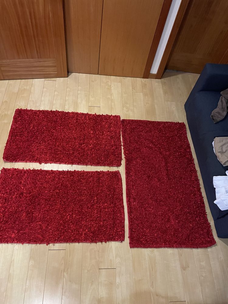 Terno de quarto vermelho brilhante