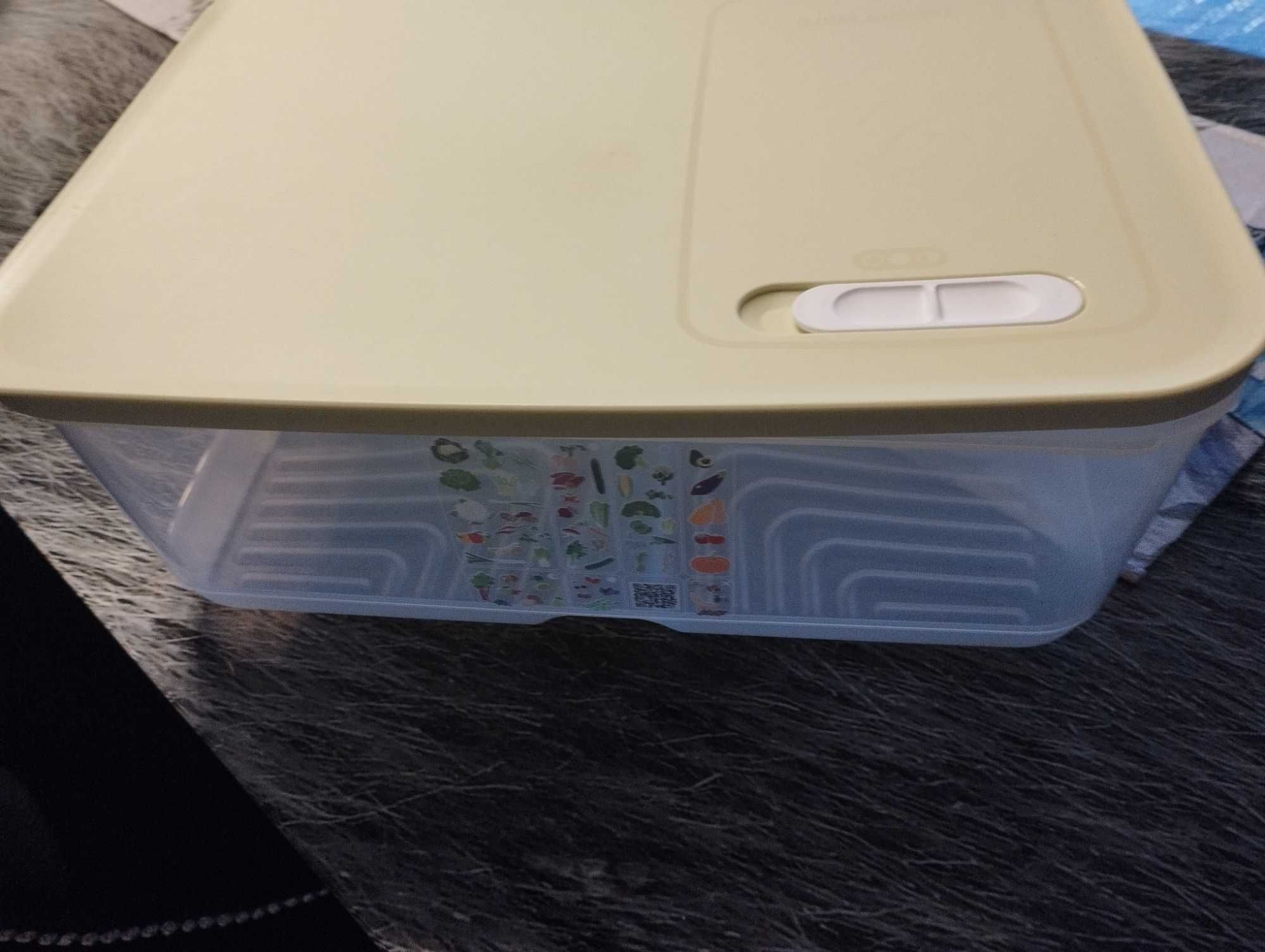 Nowe tupperware pojemnik 9.9 l
