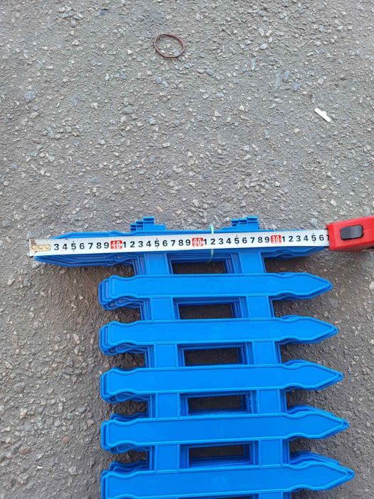 Продам пластиковый декоративный заборчик.