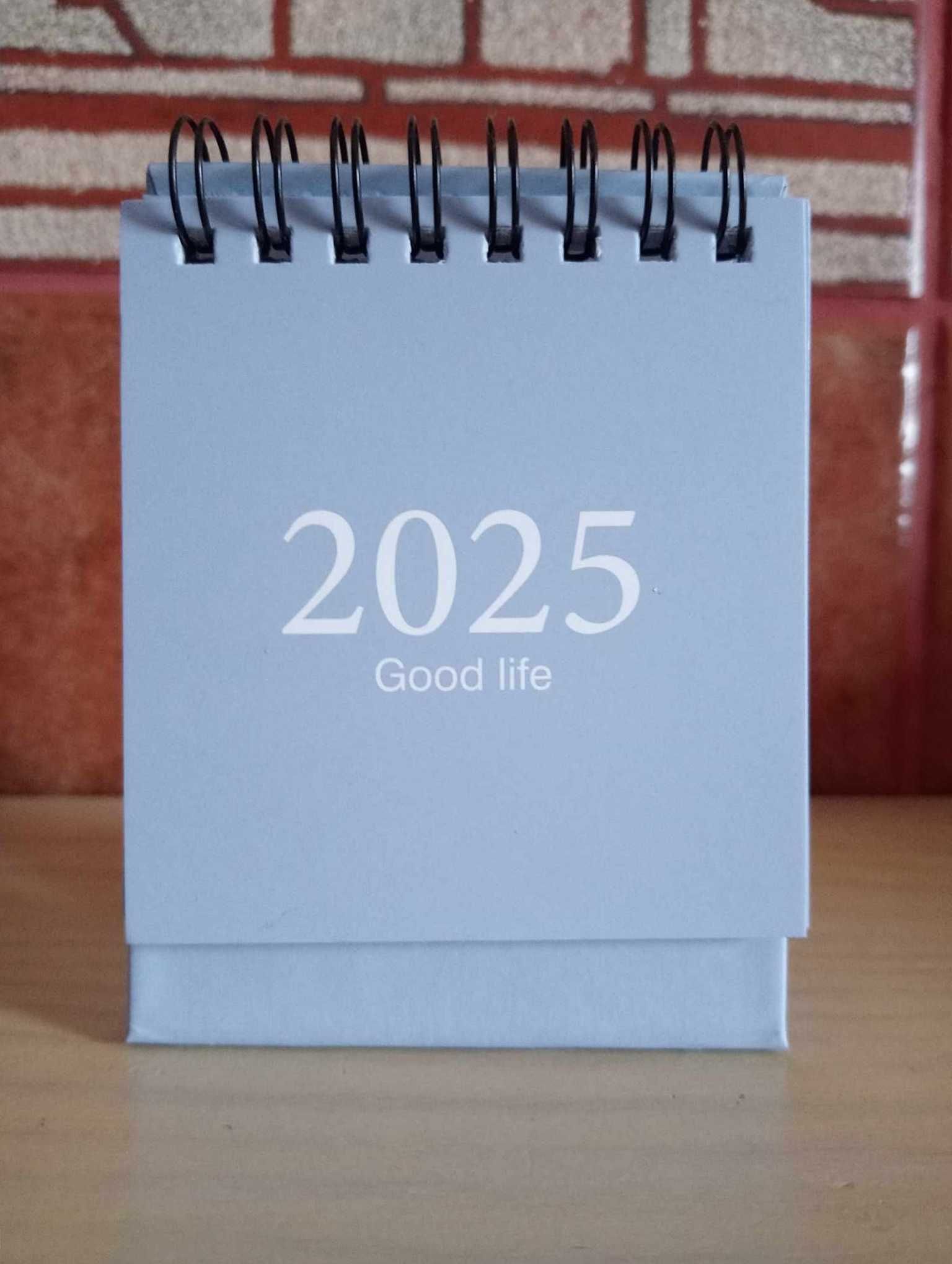 CLM25_001 | Calendário de Mesa 2025 | 10cm x 7,5cm | NOVO