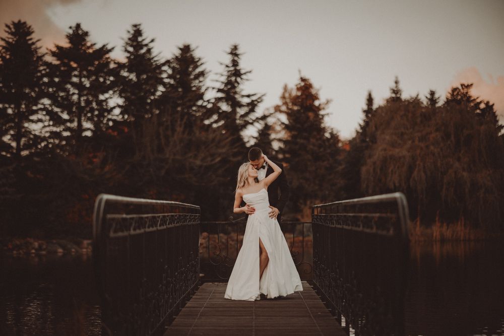 Gładka suknia ślubna