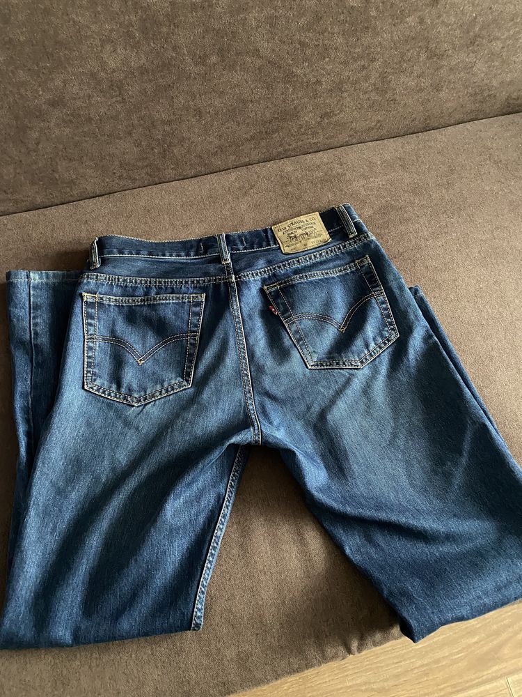 Продам джинсы в хорошем состоянии,размер 32