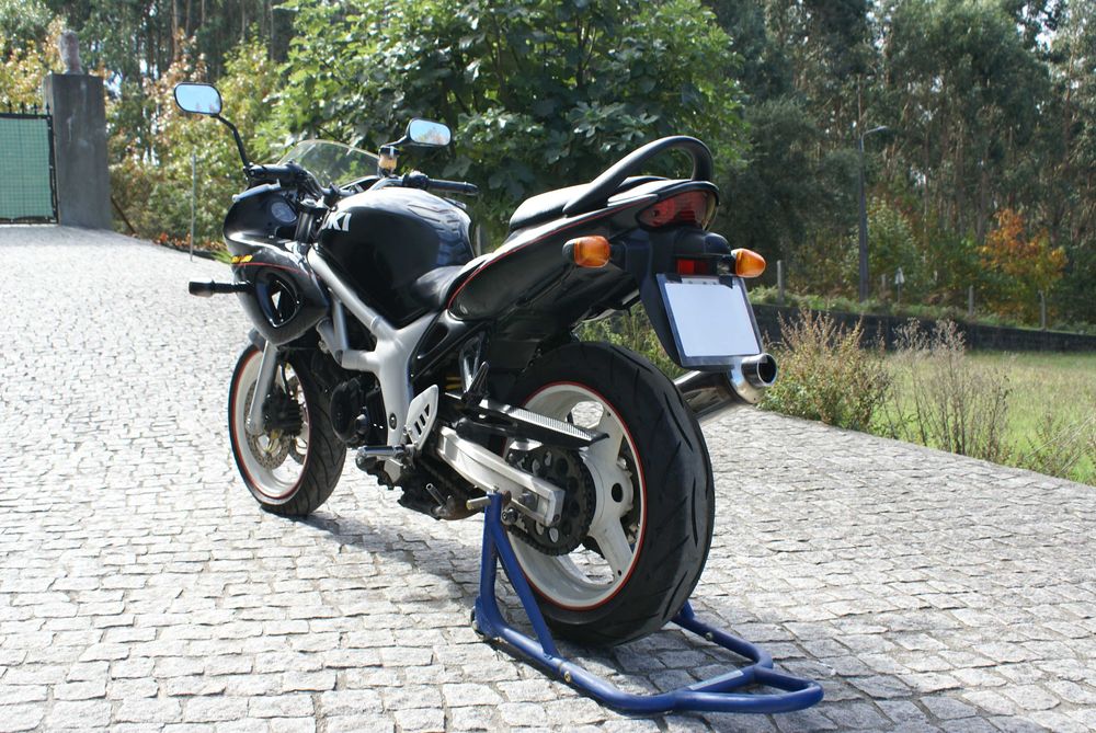 Suzuki SVS 650, moto esplêndida