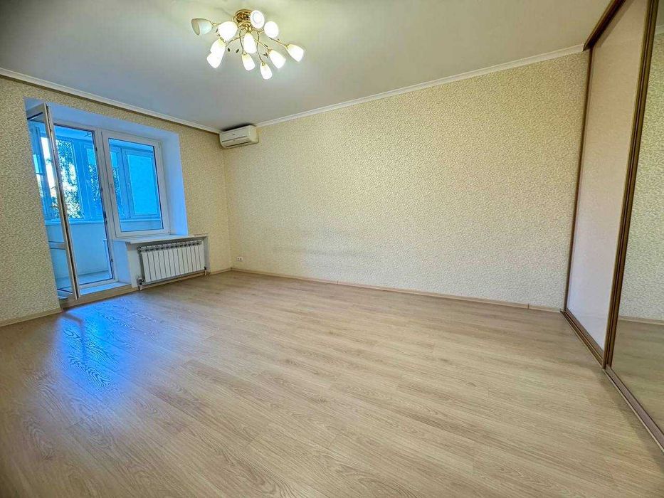 Продам большую 1к новый дом р-н Титова