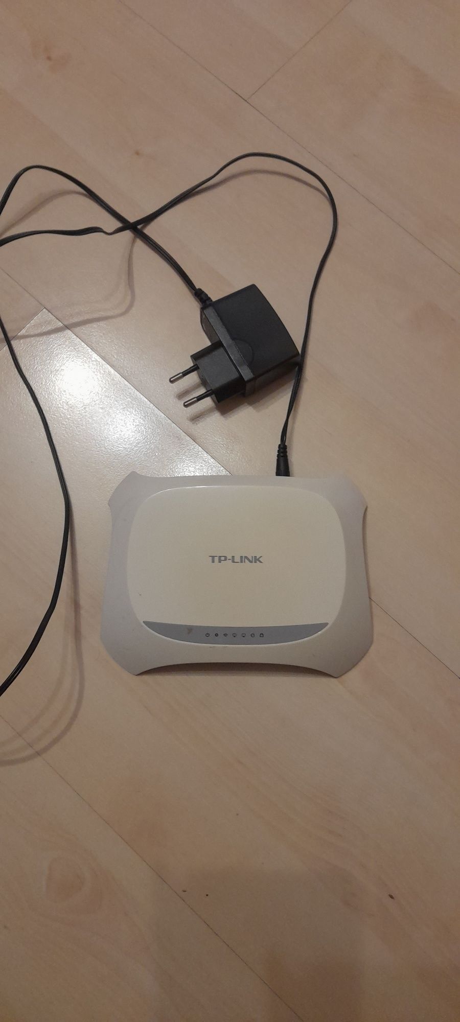 Router TP-LINK model TL-WR720N