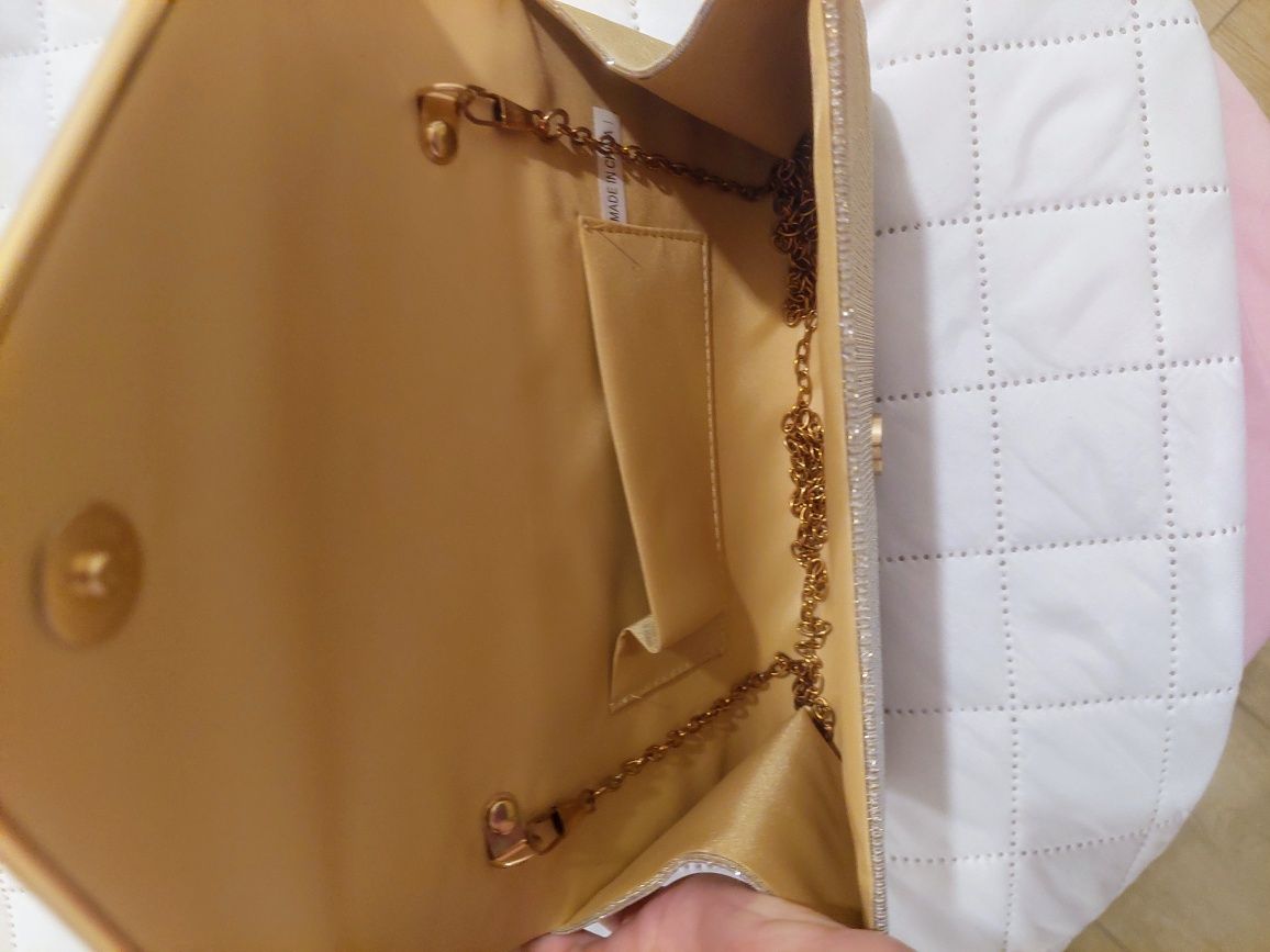 Clutch dourada NOVA