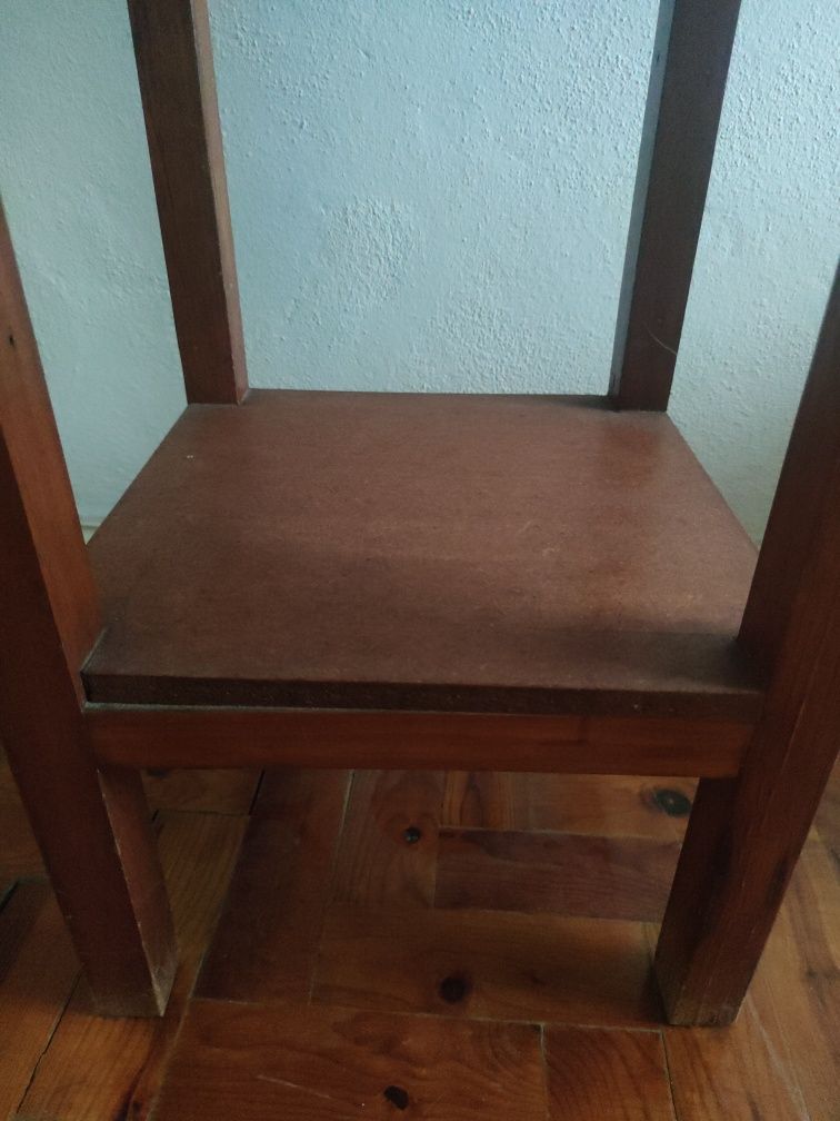 Mesa redonda de madeira maciça