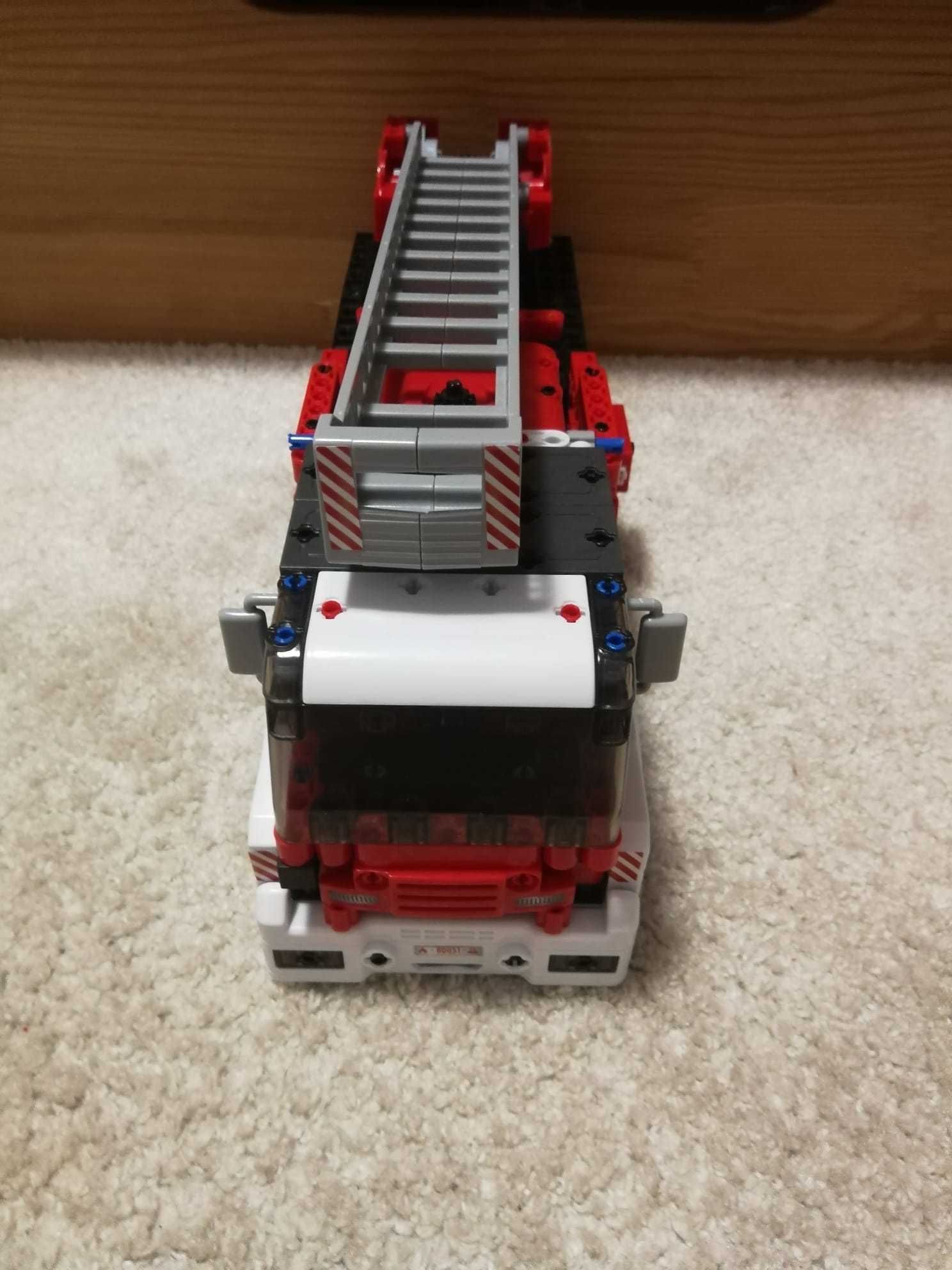Samochód strażacki Clementoni - B. dobry stan, komplet. Jak Lego.