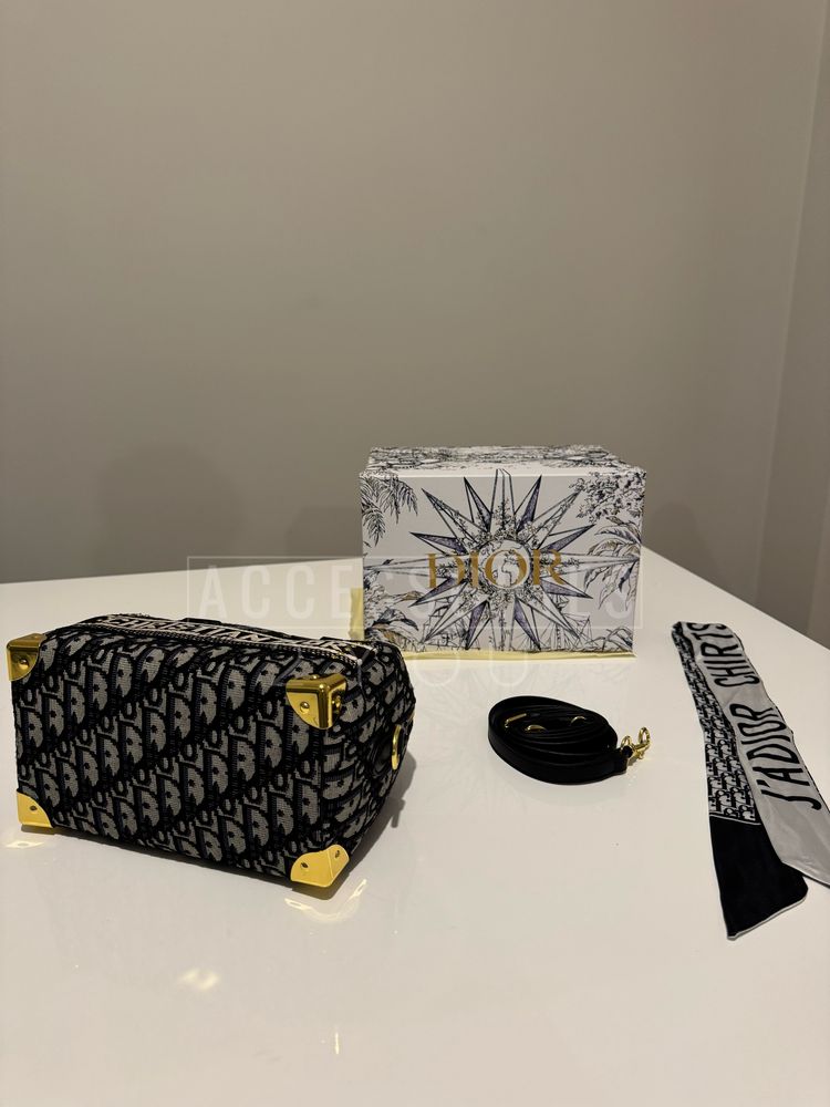 Mala       Dior