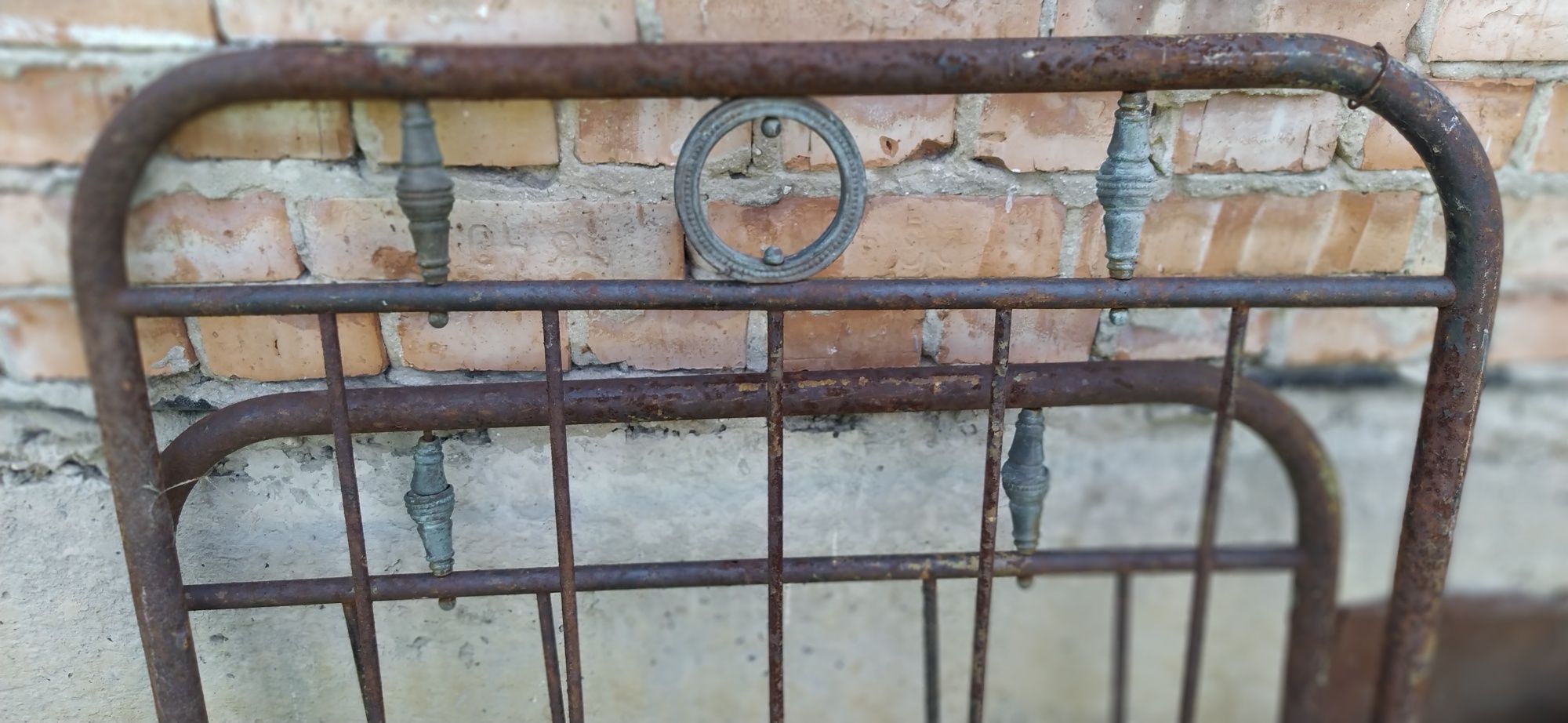 Стародавні металеві бильця до ліжка поч. ХХ ст. х декоративними вставк